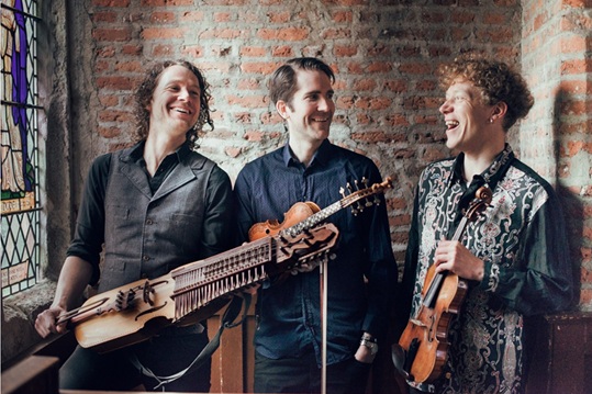 Performers with string instruments